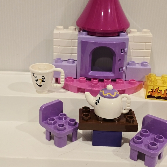 Lego DUPLO Disney Princess Belles Tea Party 10877 Beauty and the Beast with Elsa - Picture 4 of 14